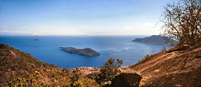 Panorama: Cape Maclear, L. Malawi,
copyright &copy; 2008 by M.K. Oliver. Photo by T. Kocher